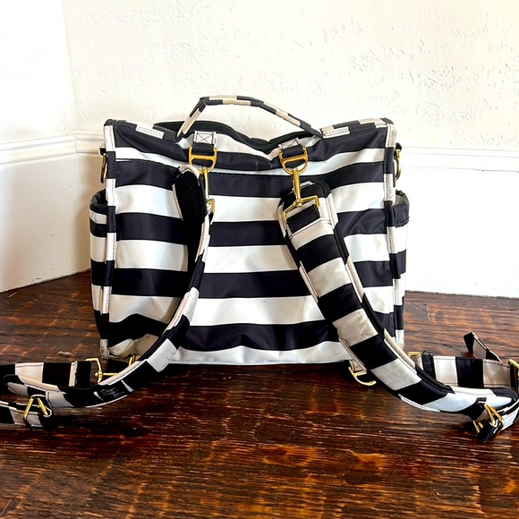 JujuBe Diaper bag and changing pad - Picture 3 of 6
